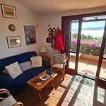 La Terrazza Sul Mare - Panoramic Overlooking Sea And Caprera Island In A Quiet Residential Area - 150 Mt From The Sea بيت للعطل لا ماداّلينا