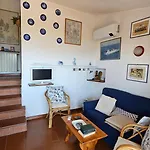 La Terrazza Sul Mare - Panoramic Overlooking Sea And Caprera Island In A Quiet Residential Area - 150 Mt From The Sea بيت للعطل لا ماداّلينا