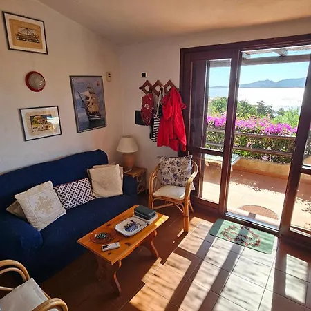 La Terrazza Sul Mare - Panoramic Overlooking Sea And Caprera Island In A Quiet Residential Area - 150 Mt From The Sea بيت للعطل لا ماداّلينا
