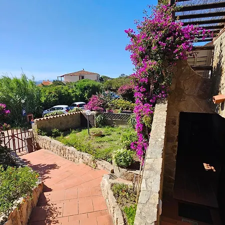 La Terrazza Sul Mare - Panoramic Overlooking Sea And Caprera Island In A Quiet Residential Area - 150 Mt From The Sea بيت للعطل