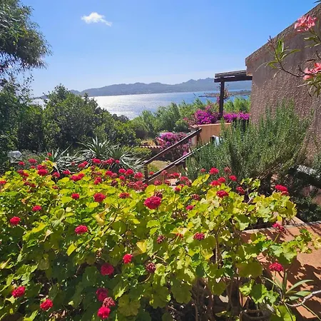 La Terrazza Sul Mare - Panoramic Overlooking Sea And Caprera Island In A Quiet Residential Area - 150 Mt From The Sea لا ماداّلينا